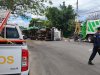 Dos personas muertas y dos rastras volcadas en accidentes de tránsito