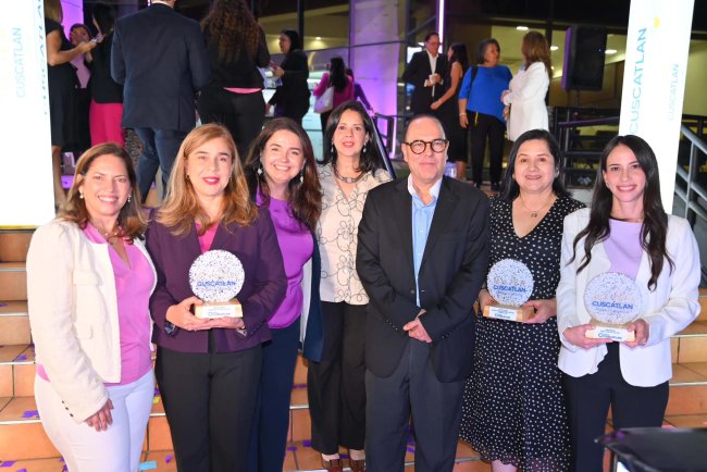 Iluminan de morado la Torre Cuscatlán en conmemoración del Día de la Mujer
