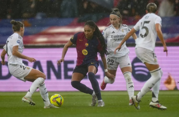 Real Madrid hace historia al ganar el primer clásico femenino al Barcelona
