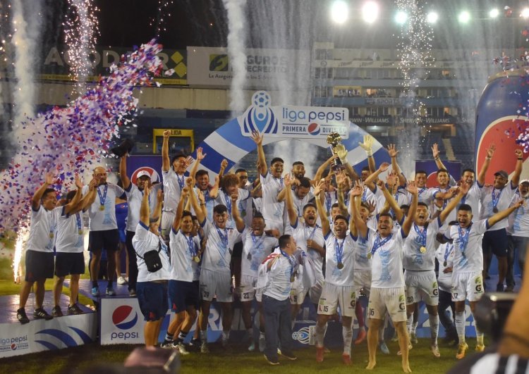 Final del fútbol de infarto y  con polémica