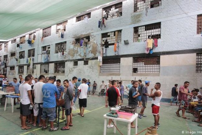 Perú evalúa enviar prisioneros extranjeros a El Salvador