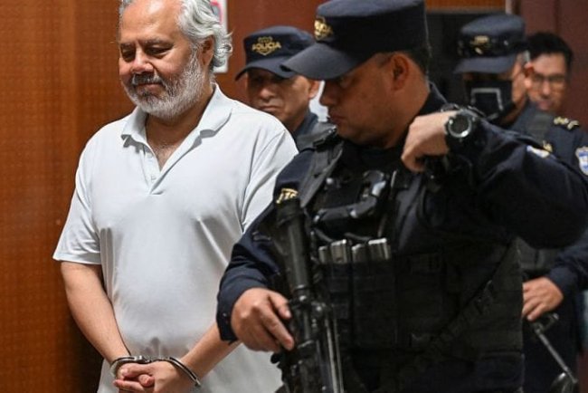 Tribunal de ordena que Enrique Anaya, abogado crítico de Bukele, siga detenido