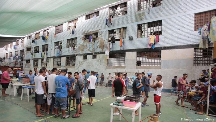 Perú evalúa enviar prisioneros extranjeros a El Salvador