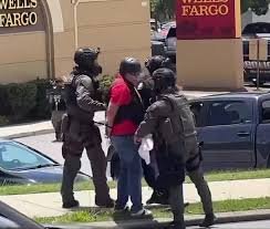 ICE emite orden de detención migratoria contra periodista salvadoreño Mario Guevara, arrestado durante protestas en Atlanta