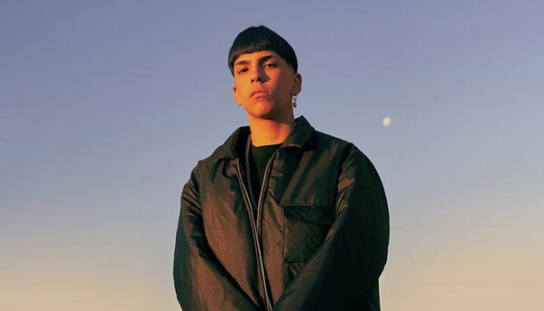 Milo J presenta “La vida era más corta”, un álbum que redefine su sonido
