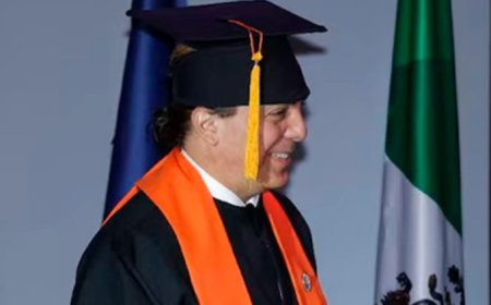 Cristian Castro termina la preparatoria a los 51 años y apunta a la UNAM