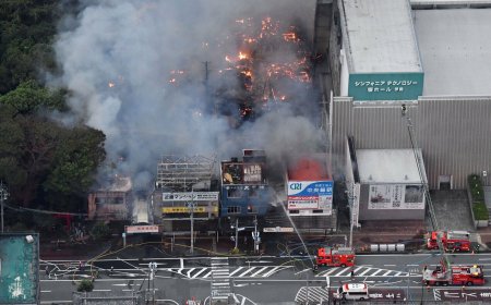 Gran incendio se extiende por varios edificios cerca del santuario Ise Jingu en Japón