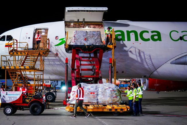 El Salvador envía primer lote de ayuda humanitaria a Colombia tras terremoto de 7.4