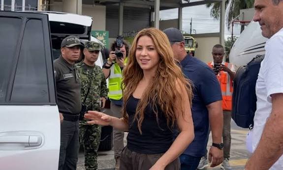 Shakira anuncia ayuda para reconstruir escuelas afectadas por terremoto en Colombia