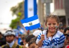 Desfile del 15 de septiembre reúne a miles de estudiantes en San Salvador