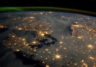 Así se ve la Tierra de noche desde la Estación Espacial Internacional