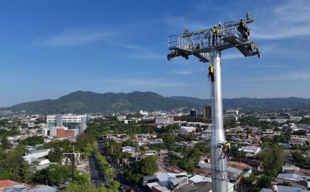 MOP instala séptima torre del Aerocable que conectará Mejicanos con San Salvador