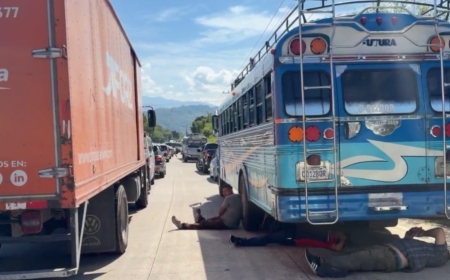 Bloqueos por alza del combustible complican el tránsito en Guatemala