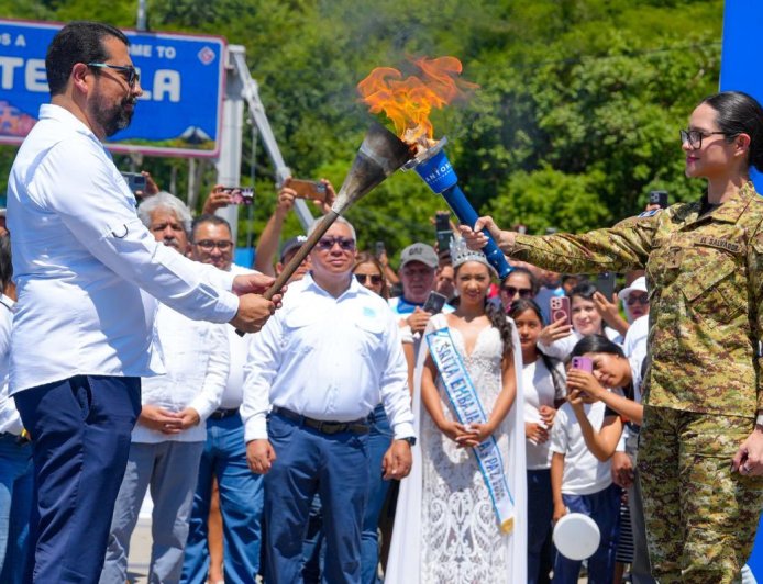 El Salvador recibe la Antorcha Centroamericana de la Paz y la Libertad