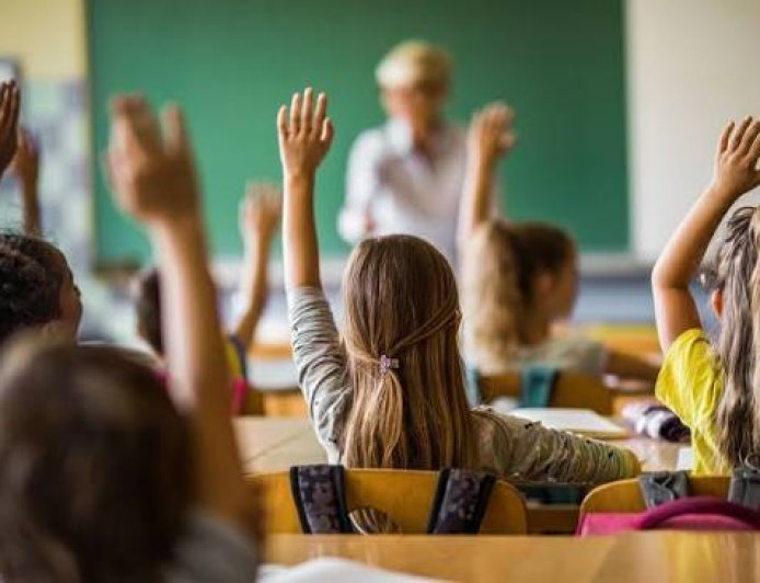 PISA 2025 alerta por bajo rendimiento y advierte sobre el uso excesivo de redes sociales