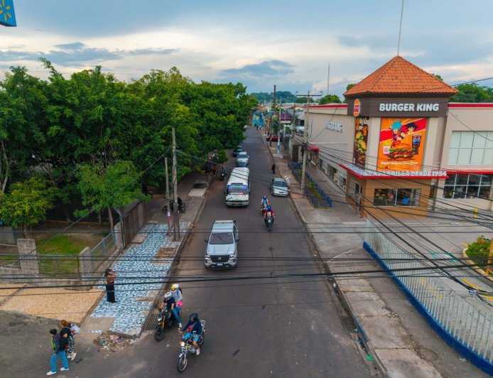 Retiran estructuras comerciales en Soyapango