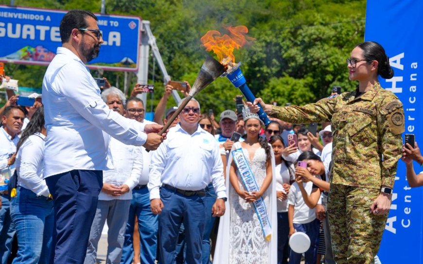 El Salvador recibe la Antorcha Centroamericana de la Paz y la Libertad