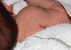 Video de bebé con vello facial se vuelve viral y genera dudas sobre su autenticidad