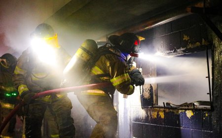 Bomberos controlan incendio en el mercado municipal de Ciudad Arce