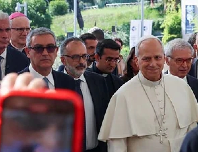 Vaticano confirma que el papa León XIV salió con éxito de una cirugía pulmonar