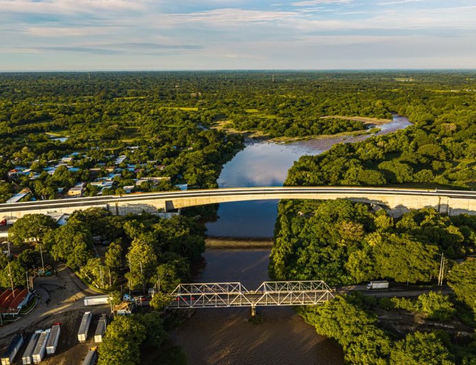 Inauguran puente binacional General Manuel José Arce en la frontera La Hachadura