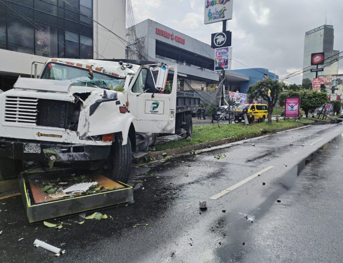 Accidente en bulevar Los Próceres deja siete afectados y cuatro vehículos dañados