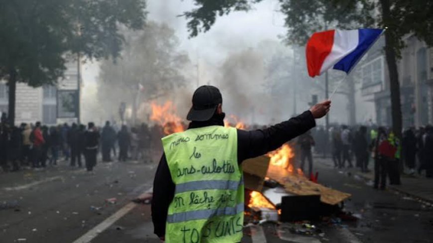 Francia registra 2,000 detenidos y más de 600 agentes heridos tras jornada de protestas