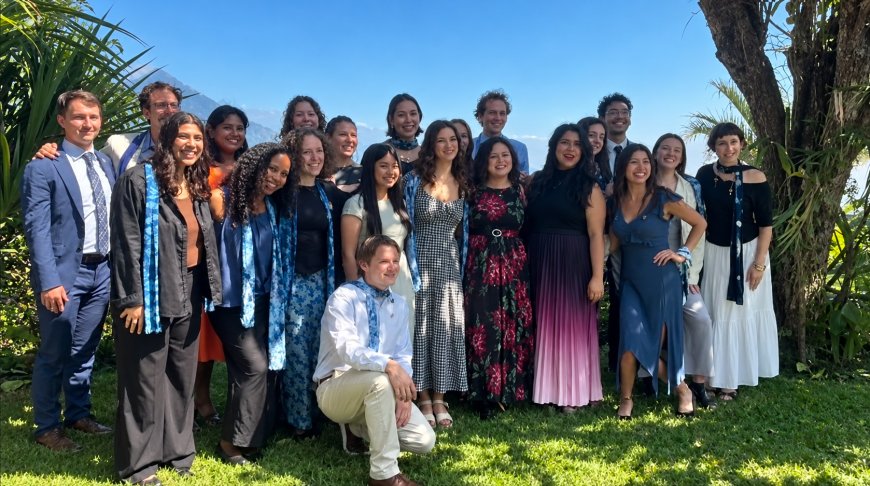 Estados Unidos juramenta a 29 nuevos voluntarios del Cuerpo de Paz en El Salvador